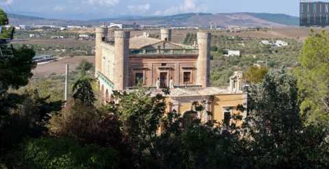 Torri, case di caccia e giardini: alla scoperta della maestosa Villa Gattini, il "castello" di Matera